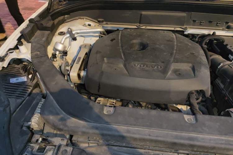Used Volvo XC60 2019 T5 4x4 Smart Edition China V Standard Engine Bay Right