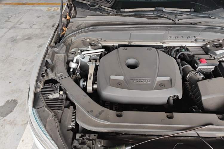 Used Volvo XC60 2019 T5 4x4 Zhiya Luxury Edition China V Standard Engine Bay Right