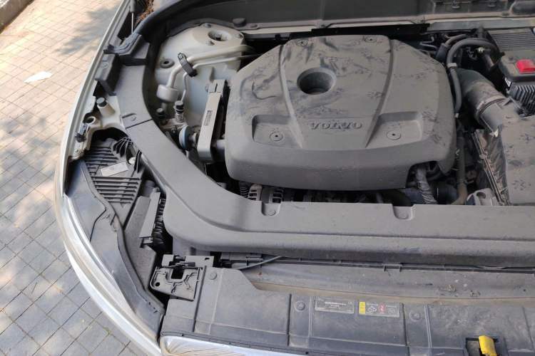 Used Volvo XC60 2019 T5 4x4 Zhiya Luxury Edition China VI Standard Engine Bay Right