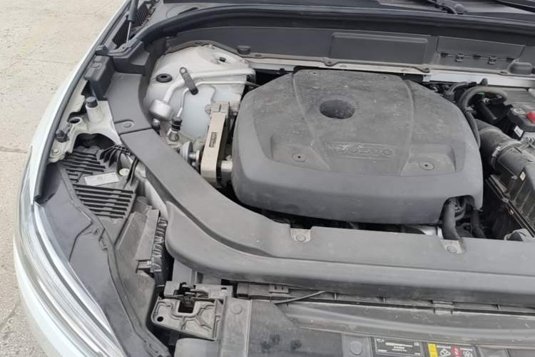 Used Volvo XC60 2019 T5 4x4 Smart Edition China V Standard Engine Bay Right