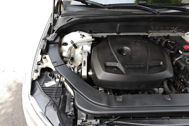 Used Volvo XC60 2019 T5 4x4 Smart Edition China V Standard Engine Bay Right