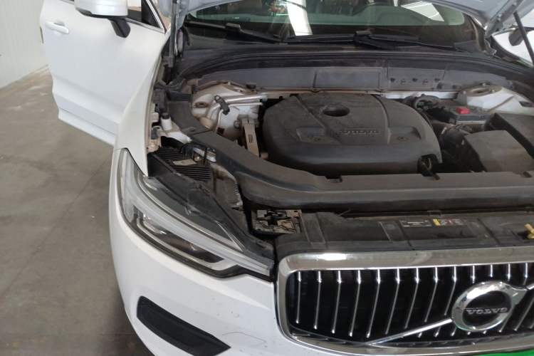 Used Volvo XC60 2019 T5 4x4 Smart Edition China VI Standard Engine Bay Right
