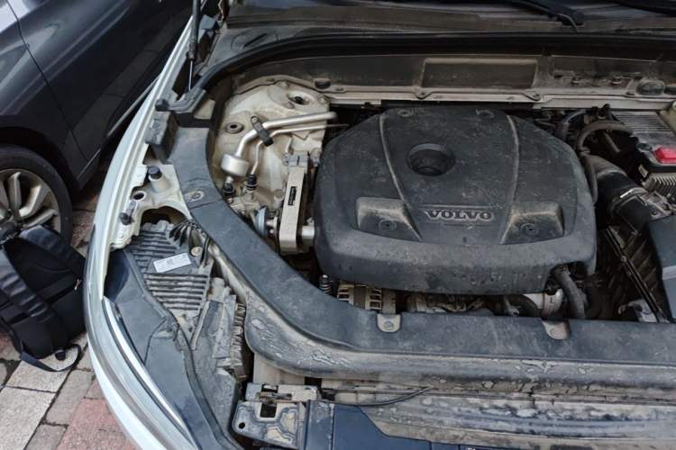Used Volvo XC60 2019 T5 4x4 Smart Edition China V Standard Engine Bay Right