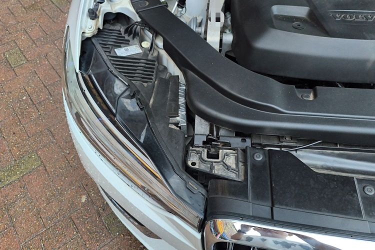 Used Volvo XC60 2019 T5 4x4 Smart Edition China VI Standard Engine Bay Right
