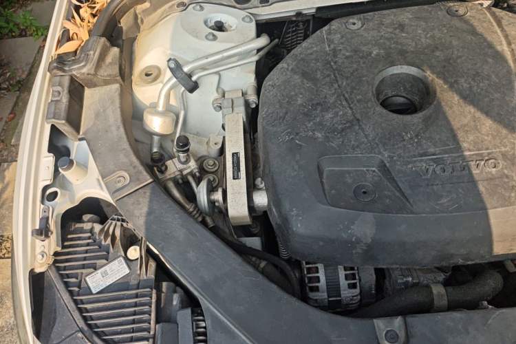 Used Volvo XC60 2019 T5 4x4 Smart Edition China V Standard Engine Bay Right