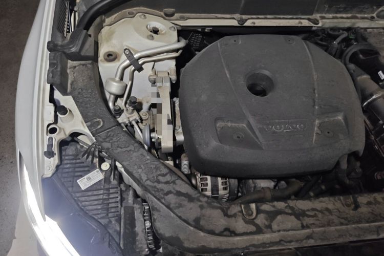 Used Volvo XC60 2019 T5 4x4 Smart Edition China VI Standard Engine Bay Right