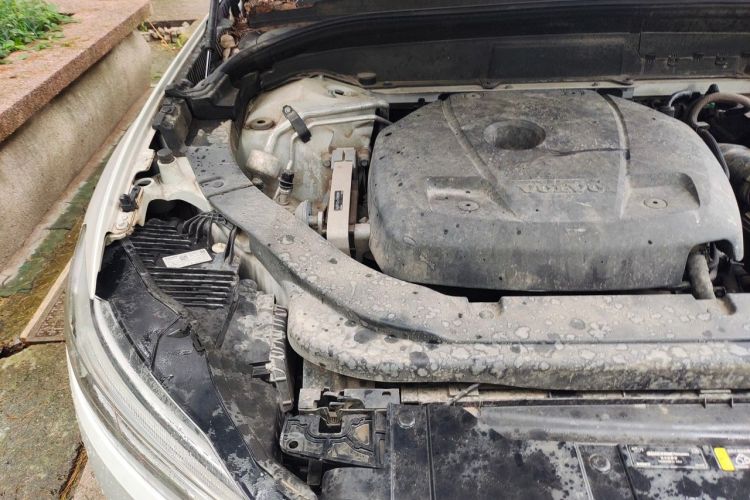 Used Volvo XC60 2019 T5 4x4 Smart Edition China V Standard Engine Bay Right
