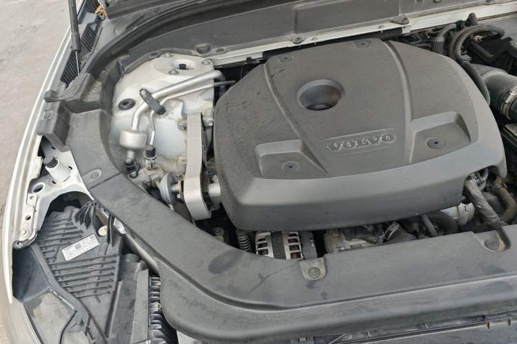 Used Volvo XC60 2019 T5 4x4 Smart Edition China V Standard Engine Bay Right