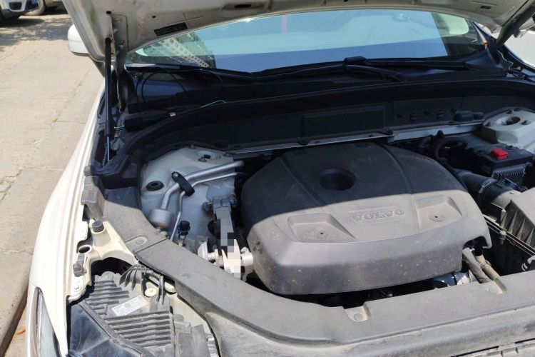 Used Volvo XC60 2019 T5 4x4 Smart Edition China VI Standard Engine Bay Right