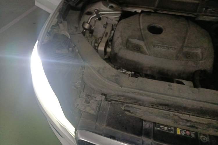 Used Volvo XC60 2019 T5 4x4 Smart & Dynamic Sport Edition China VI Standard Engine Bay Right