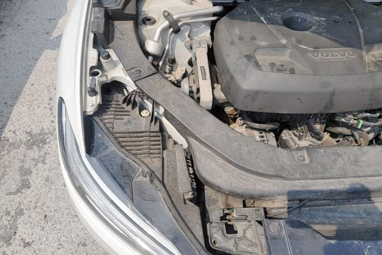Used Volvo XC60 2019 T5 4x4 Smart Edition China V Standard Engine Bay Right