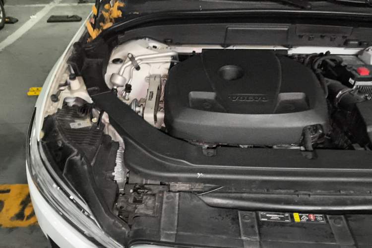 Used Volvo XC60 2019 T5 4x4 Zhiyuan Sport Edition China V Standard Engine Bay Right