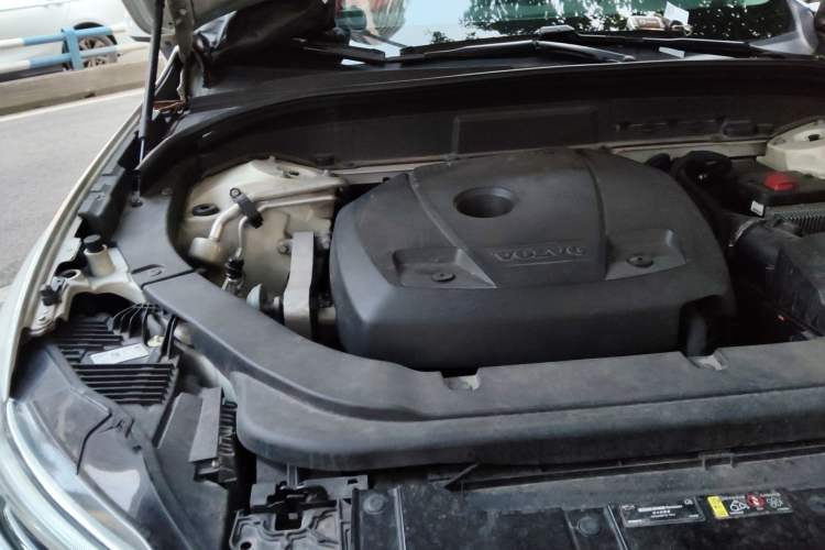 Used Volvo XC60 2019 T5 4x4 Smart Edition China V Standard Engine Bay Right