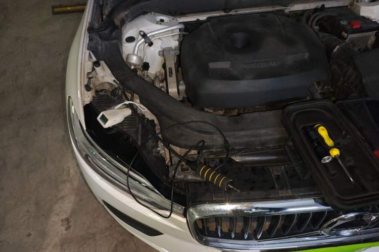 Used Volvo XC60 2019 T5 4x4 Smart Edition China VI Standard Engine Bay Right