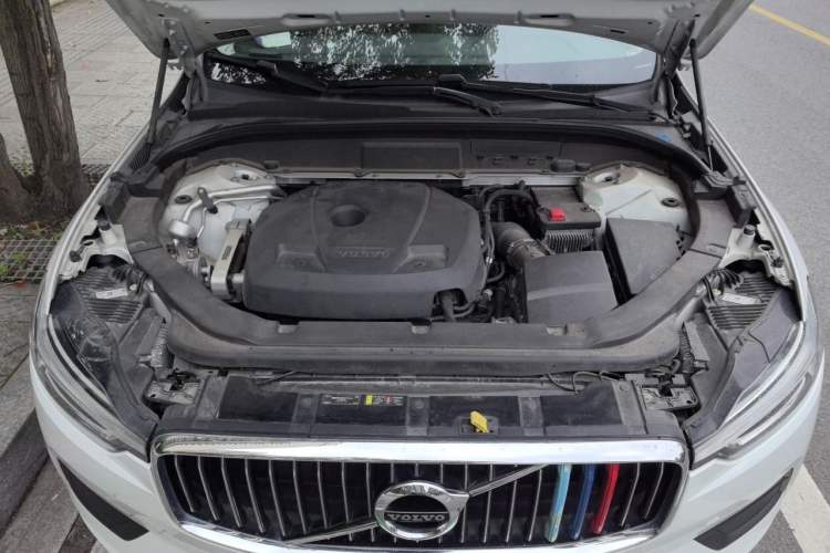 Used Volvo XC60 2019 T5 4x4 Smart Edition China V Standard Engine Bay