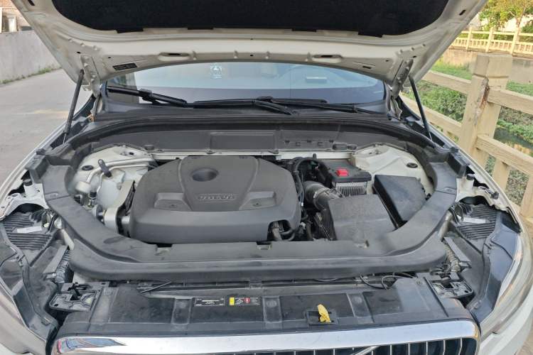 Used Volvo XC60 2019 T5 4x4 Smart Edition China V Standard Engine Bay