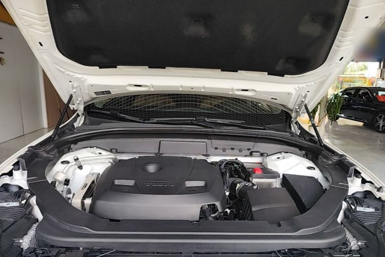 Used Volvo XC60 2019 T5 4x4 Smart Edition China V Standard Engine Bay