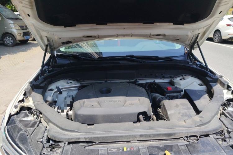 Used Volvo XC60 2019 T5 4x4 Smart Edition China VI Standard Engine Bay