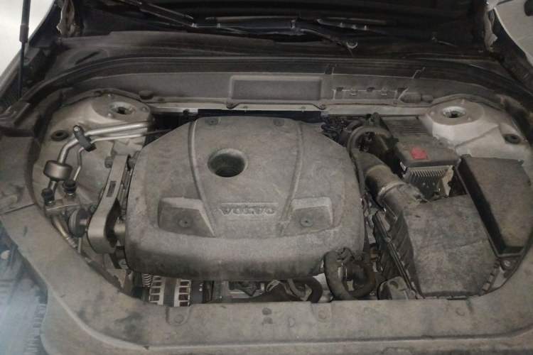 Used Volvo XC60 2019 T5 4x4 Smart & Dynamic Sport Edition China VI Standard Engine Bay