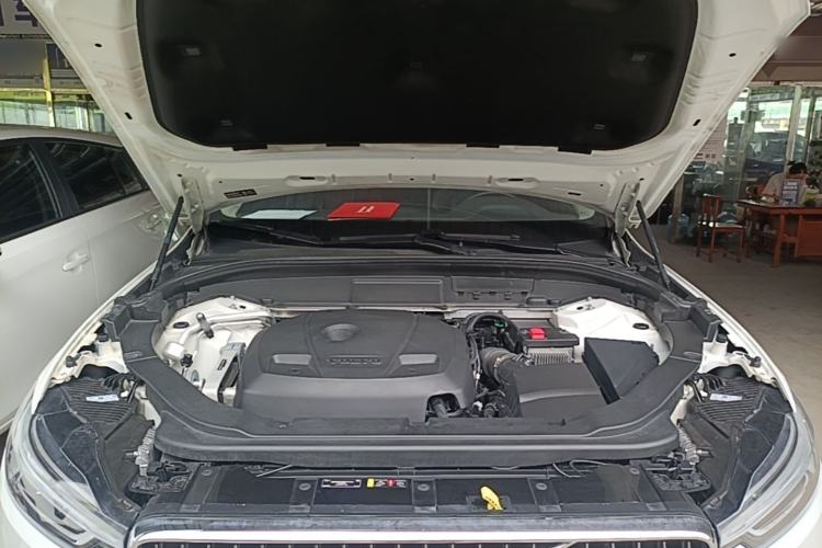 Used Volvo XC60 2019 T5 4x4 Smart Edition China VI Standard Engine Bay