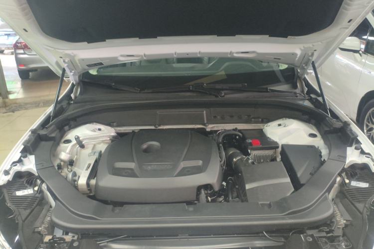 Used Volvo XC60 2019 T5 4x4 Zhiya Luxury Edition China V Standard Engine Bay
