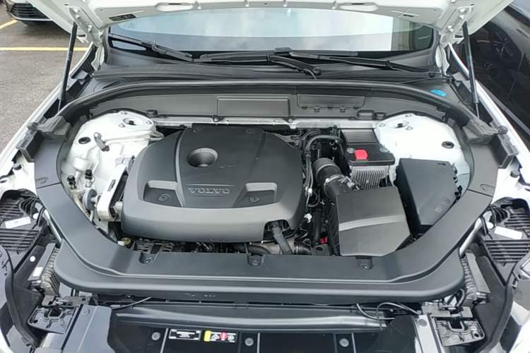 Used Volvo XC60 2019 T5 4x4 Zhiyuan Sport Edition China V Standard Engine Bay