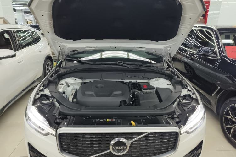 Used Volvo XC60 2019 T5 4x4 Zhiya Sport Edition China VI Standard Engine Bay