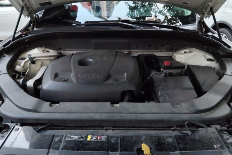 Used Volvo XC60 2019 T5 4x4 Smart Edition China V Standard Engine Bay