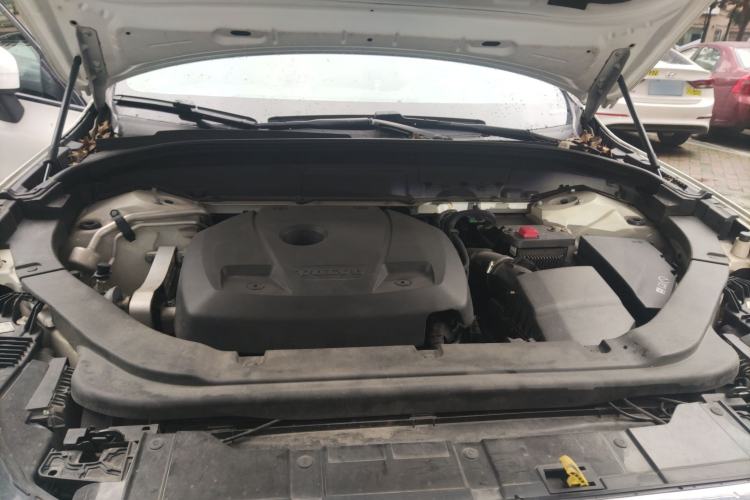 Used Volvo XC60 2019 T5 4x4 Smart Edition China V Standard Engine Bay