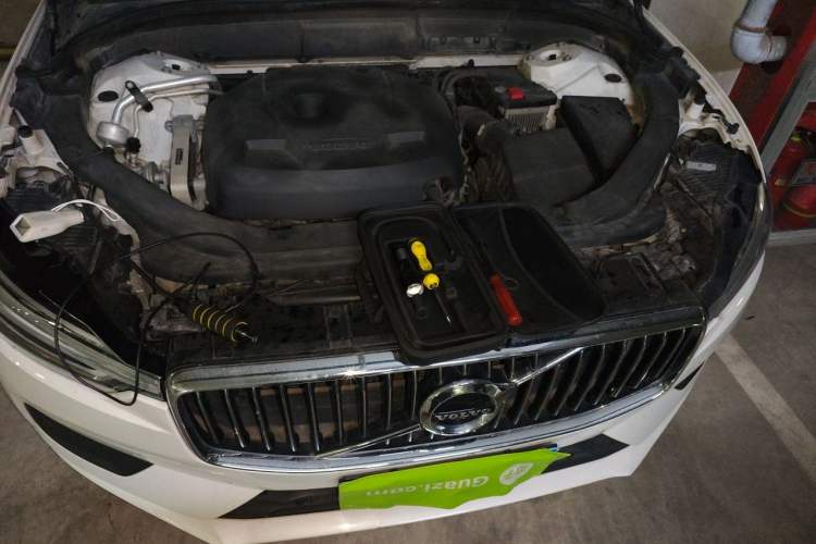 Used Volvo XC60 2019 T5 4x4 Smart Edition China VI Standard Engine Bay