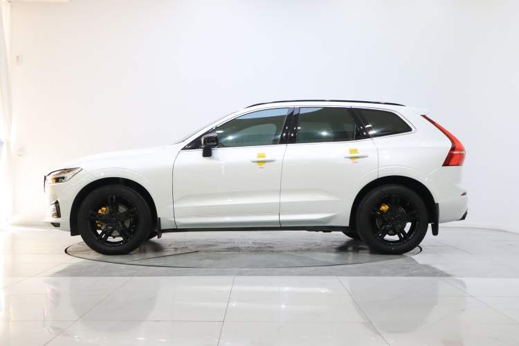 Used Volvo XC60 2019 T5 4x4 Smart & Dynamic Sport Edition China VI Standard Exterior 2