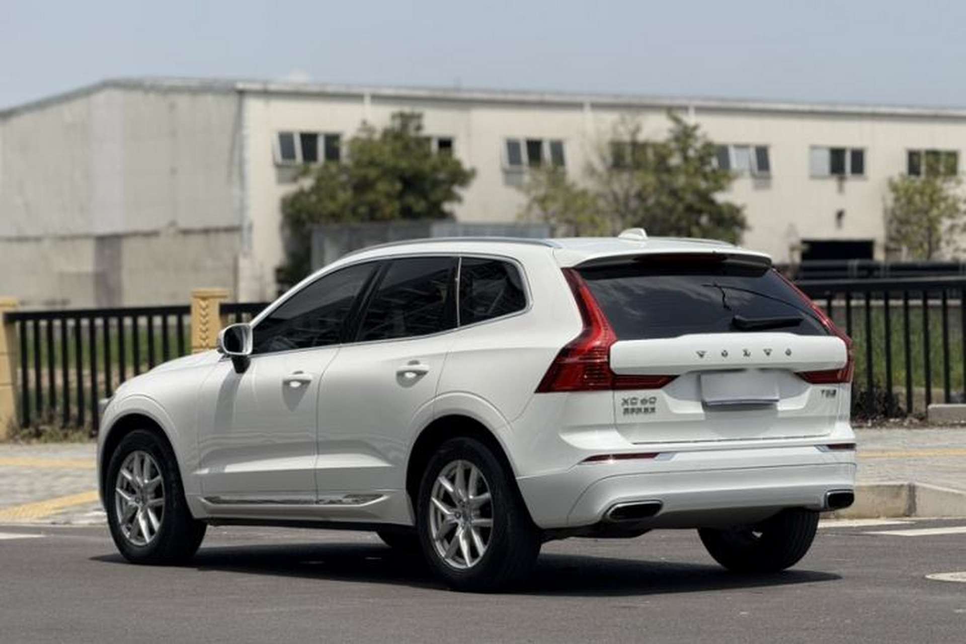Used Volvo XC60 2019 T5 4x4 Smart Edition China VI Standard Exterior 2