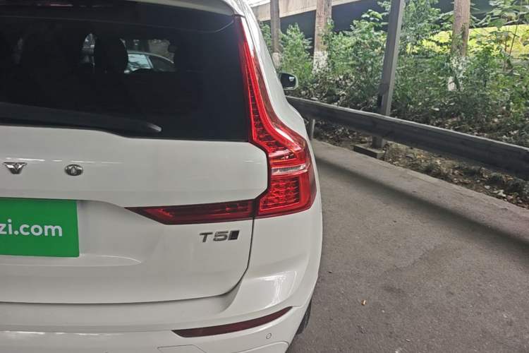 Used Volvo XC60 2019 T5 4x4 Smart Edition China VI Standard Exterior 3