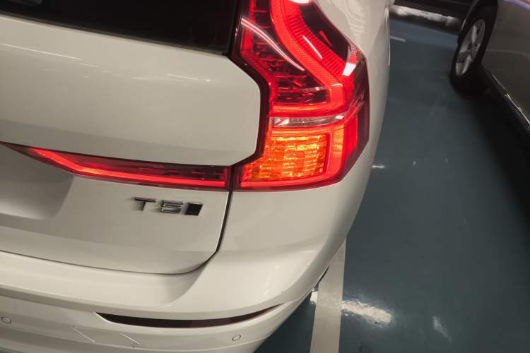 Used Volvo XC60 2019 T5 4x4 Smart Edition China V Standard Exterior 6