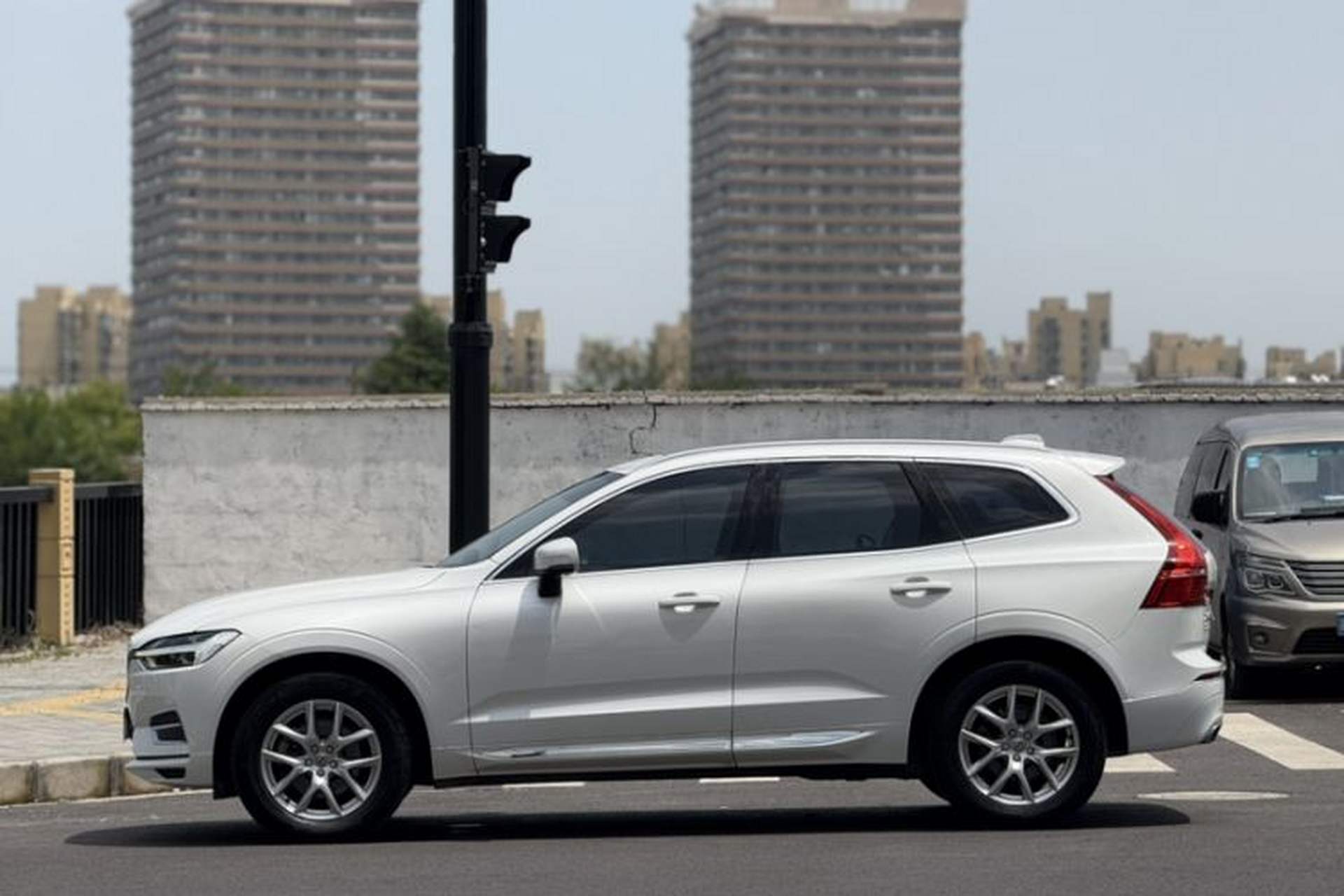 Used Volvo XC60 2019 T5 4x4 Smart Edition China VI Standard Exterior 9