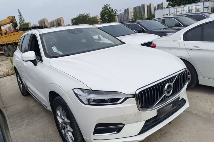 Used Volvo XC60 2019 T5 4x4 Smart Edition China VI Standard Front Right 45 Deg