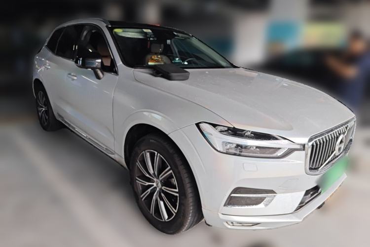 Used Volvo XC60 2019 T5 4x4 Zhiya Luxury Edition China V Standard Front Right 45 Deg