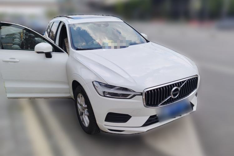 Used Volvo XC60 2019 T4 Zhiyi Edition China VI Front Right 45 Deg