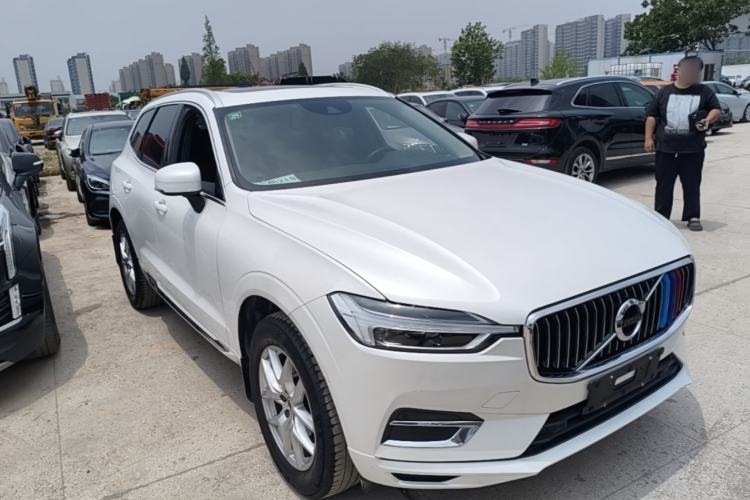 Used Volvo XC60 2019 T5 4x4 Smart Edition China VI Standard Front Right 45 Deg