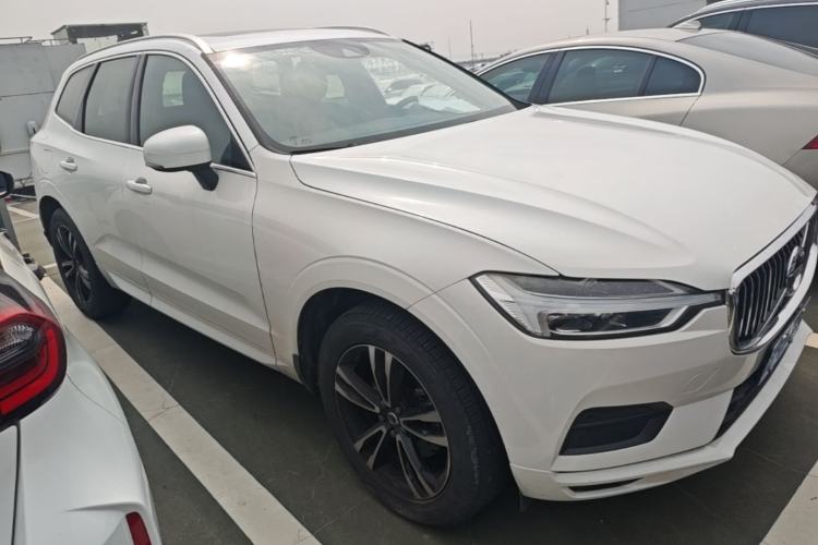 Used Volvo XC60 2019 T5 4x4 Smart Edition China V Standard Front Right 45 Deg