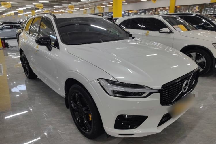 Used Volvo XC60 2019 T5 4x4 Smart & Dynamic Sport Edition China VI Standard Front Right 45 Deg