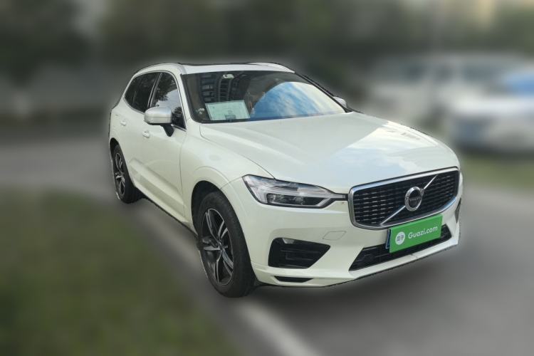 Used Volvo XC60 2019 T5 4x4 Smart & Dynamic Sport Edition China VI Standard Front Right 45 Deg