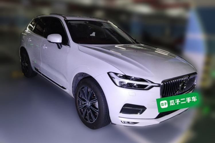 Used Volvo XC60 2019 T5 4x4 Zhiya Luxury Edition China V Standard Front Right 45 Deg