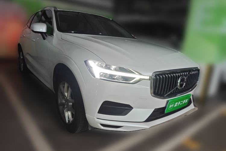 Used Volvo XC60 2019 T5 4x4 Smart Edition China VI Standard Front Right 45 Deg