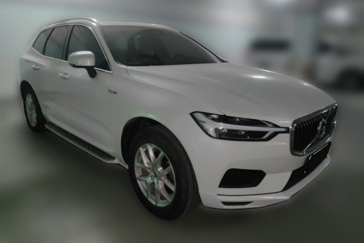 Used Volvo XC60 2019 T5 4x4 Smart Edition China V Standard Front Right 45 Deg