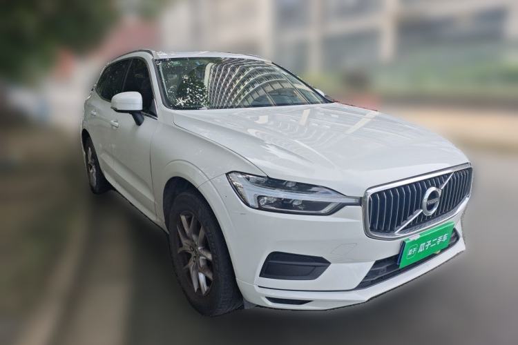 Used Volvo XC60 2019 T5 4x4 Smart Edition China VI Standard Front Right 45 Deg