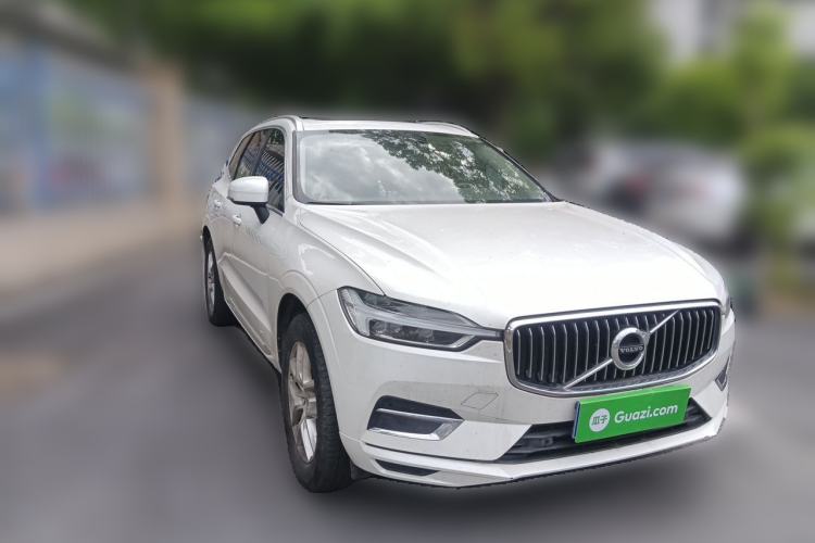 Used Volvo XC60 2019 T5 4x4 Smart Edition China VI Standard Front Right 45 Deg