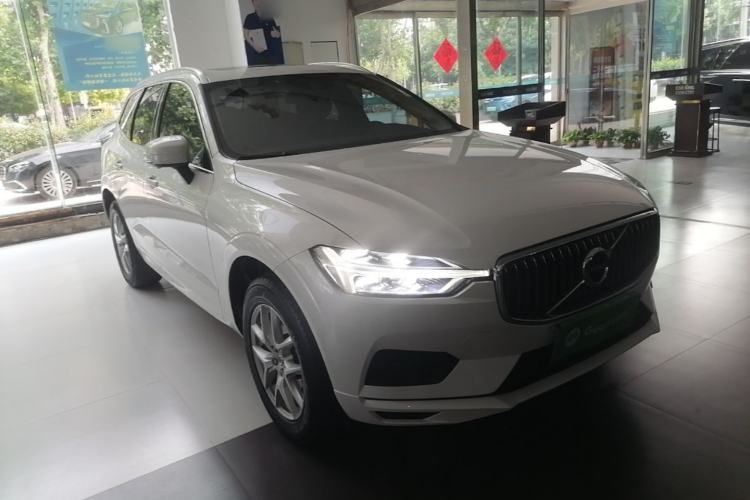 Used Volvo XC60 2019 T5 4x4 Smart Edition China VI Standard Front Right 45 Deg