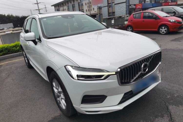 Used Volvo XC60 2019 T4 Zhiyi Edition China V Standard Front Right 45 Deg