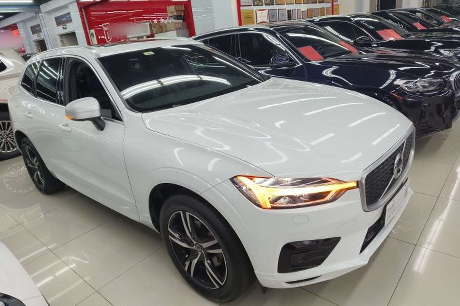 Used Volvo XC60 2019 T5 4x4 Zhiya Sport Edition China VI Standard Front Right 45 Deg